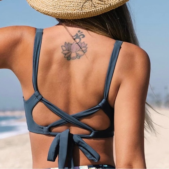 CUPSHE Bikini Top for Women Swimsuits Cut Out Crisscross Large NWOT - Picture 2 of 8